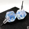 Örhänge: Stud - Borealis Icicle/Light Blue Mini-Poly D20 (Par)