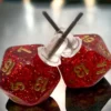 Örhänge: Stud - Glitter Ruby/Gold Mini-Poly D20 (Par)